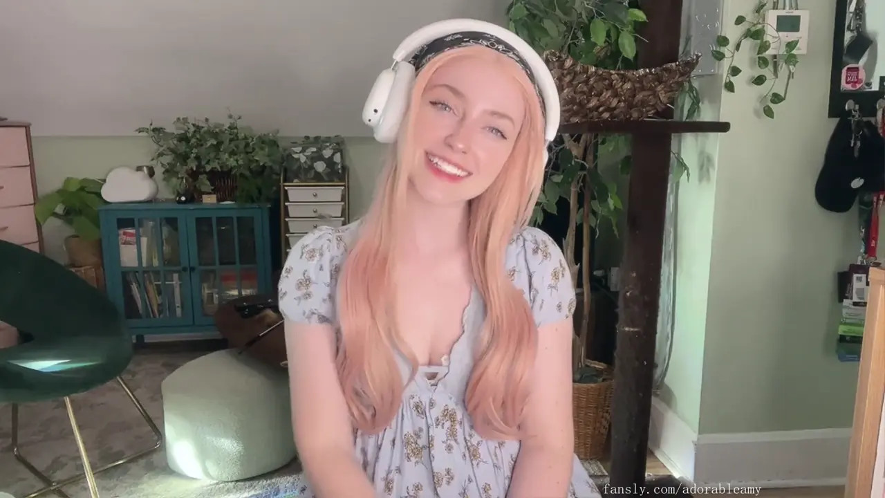 AdorableAmy Livestreams Her Dildo Ride - ePornLeak
