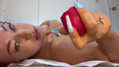 Racheldolezal Tries Out A Rose Vibrator
