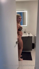 ScarlettKissesXO Gives A BJ Blindfolded