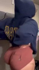 Mtvkay18 Moves Her Booty Back And Forth
