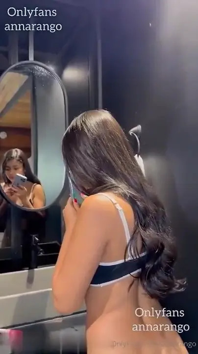 Anna Arango Gets Nailed On The Bed - ePornLeak