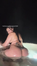 Kloe la Maravilla Gets Banged In A Hot Tub