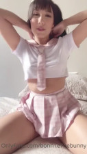 Bonn1e7hebunny Fucks Herself Using A Dildo