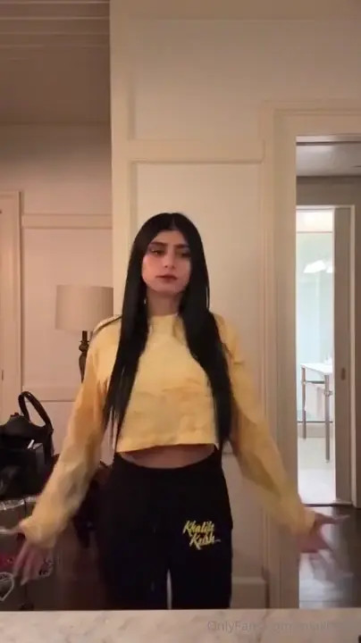 Mia Khalifa Show Flaunting Her Curves & Tits - ePornLeak