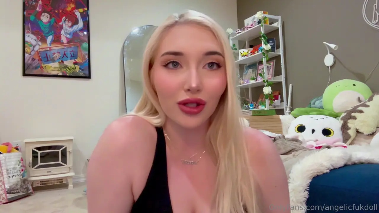 Angelicfukdoll Rubs Her Pussy - ePornLeak