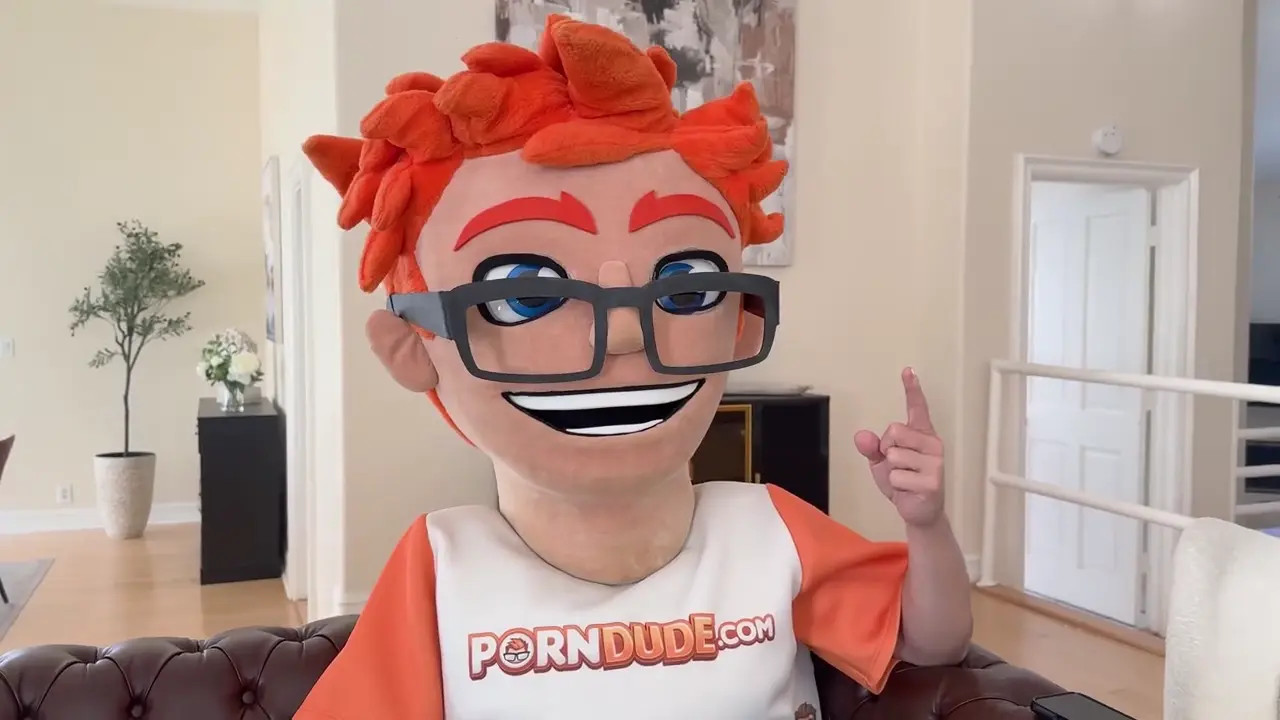 TheMiraLuv Rides A Mascot's Cock In The Couch - ePornLeak