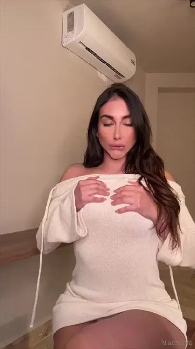 Nia Cruz Sits On Her Thick Dildo - ePornLeak