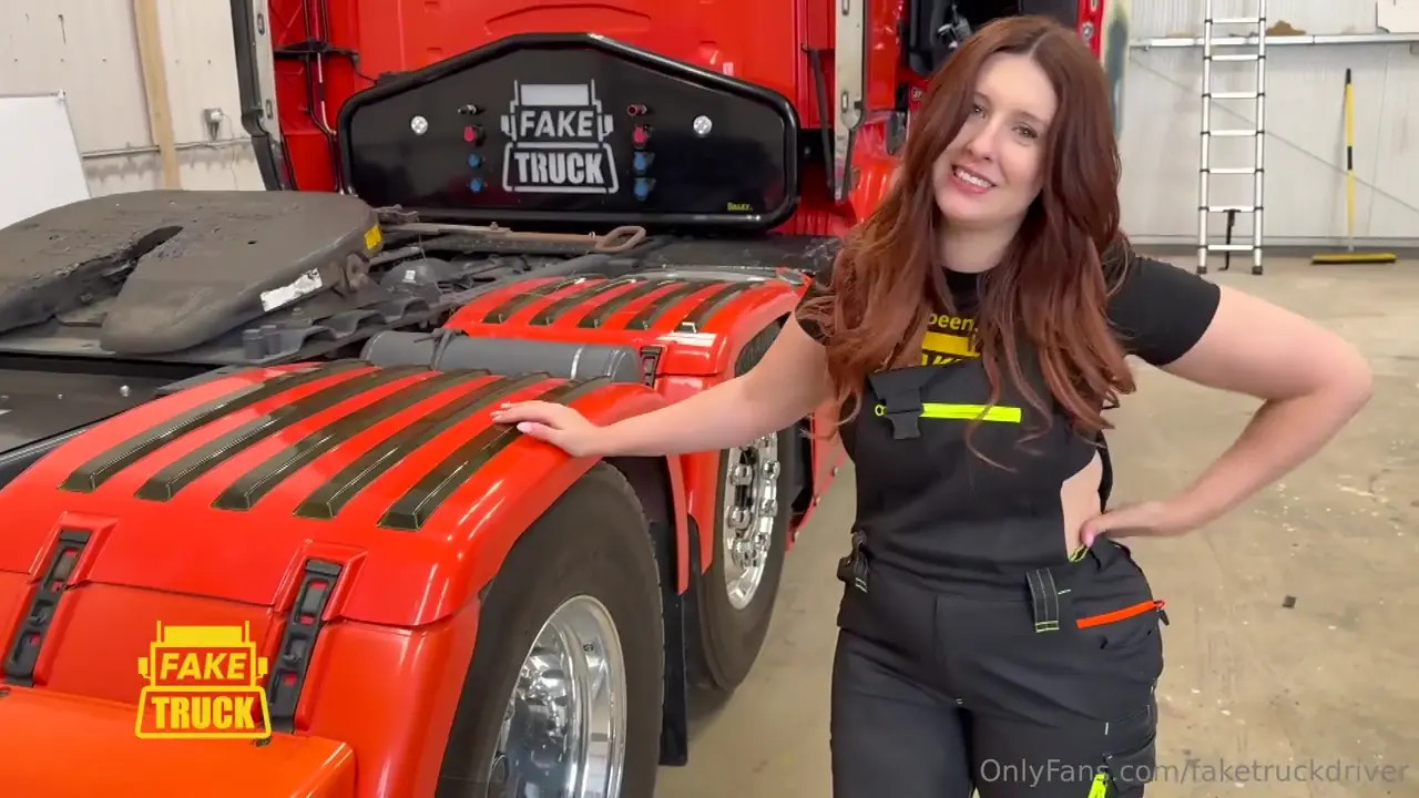 Erin Moore Takes A Pounding From Behind - ePornLeak