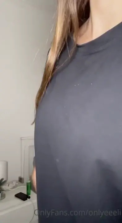 Onlyeeeli Strips Then Uses Vibrator To Cum - ePornLeak