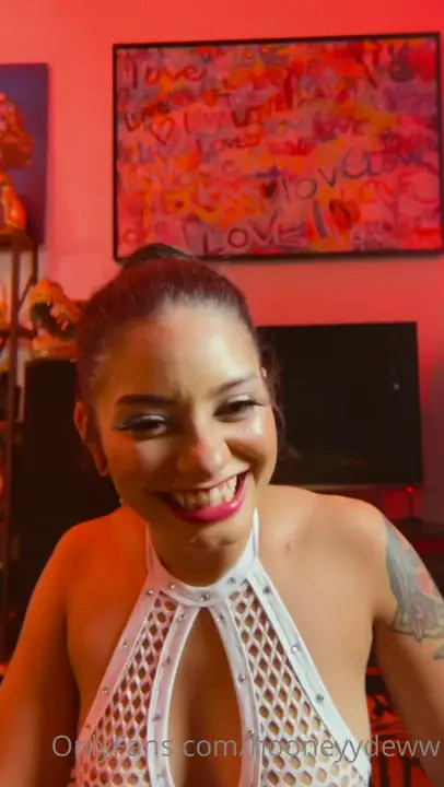 HooneyyDeww Moans As She Takes Backshots - ePornLeak