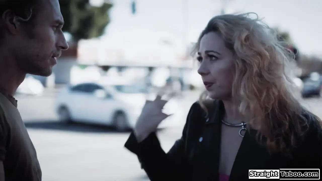 Siouxsie Q Fucks A Stranger For Saving Her - ePornLeak