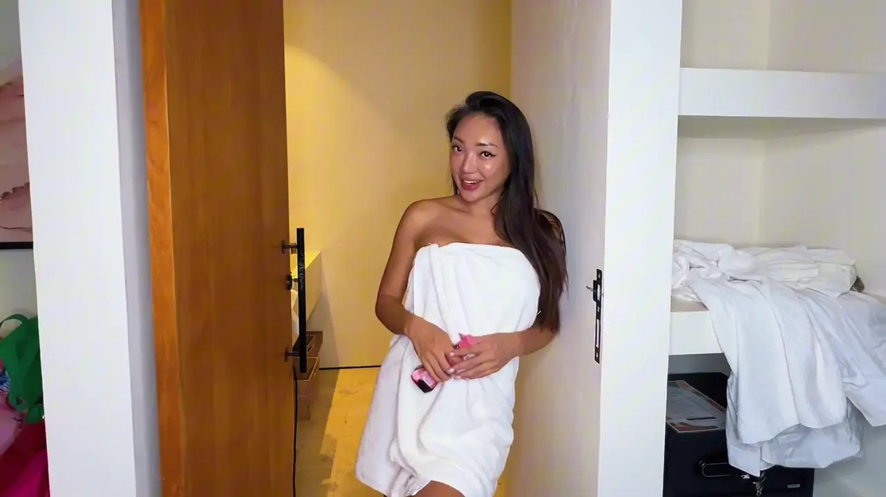 Ayumi Anime Masturbates While Drenched In Oil - ePornLeak