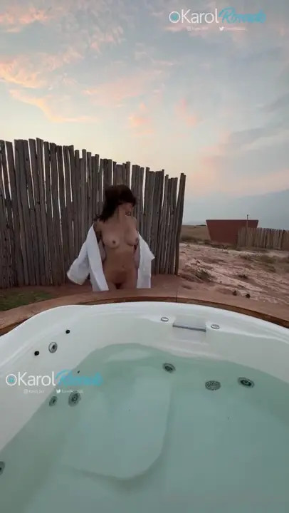 Karol Rosado's Outdoor Pool Sex - ePornLeak