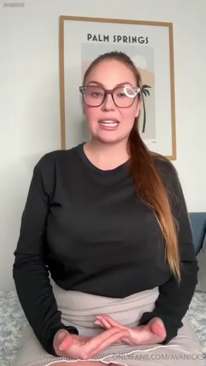 Ava Nicks Uses Her Sex Toys For Fun - ePornLeak