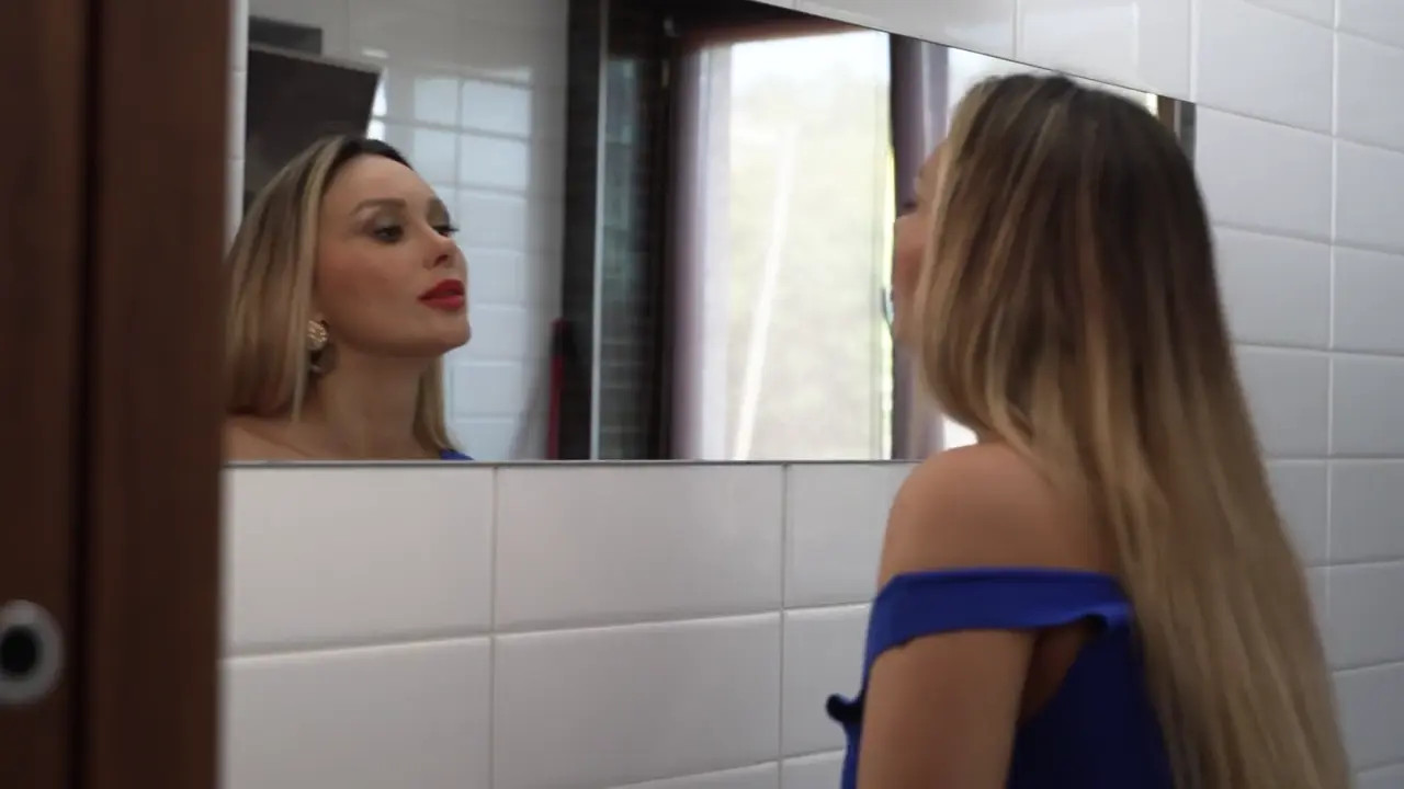 Karina King Fucks The Handyman - ePornLeak