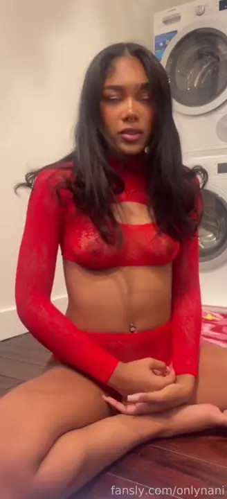 OnlyNani Plays With Her Pussy On The Ground - ePornLeak