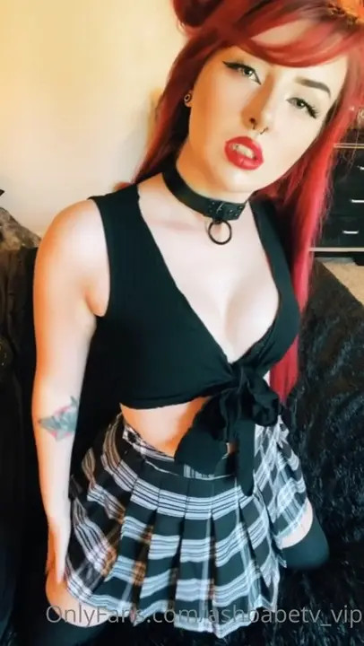 Ashley Banks Slides A Dildo In Her Pussy - ePornLeak